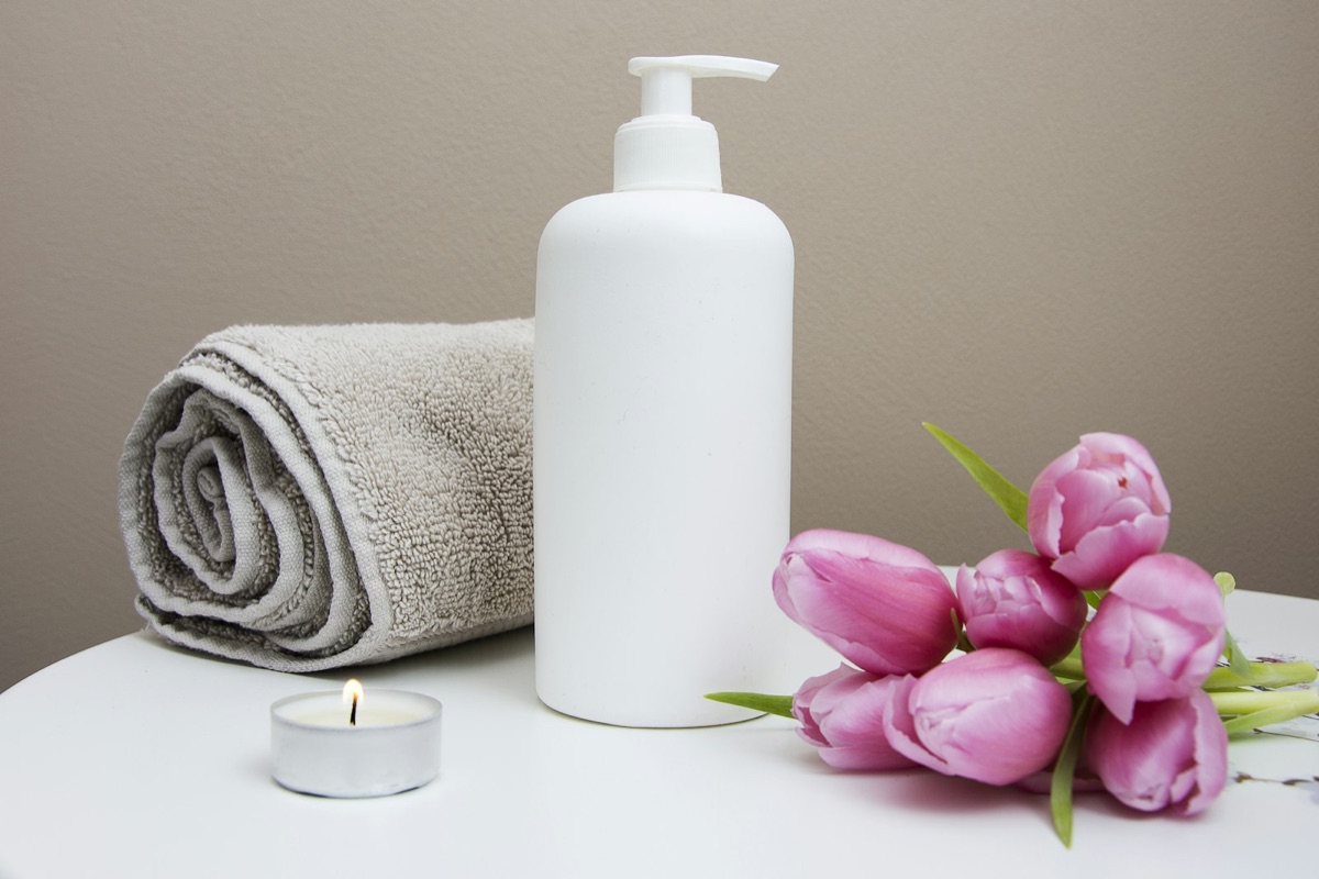 Fresh towels, skincare and tulips in the studio